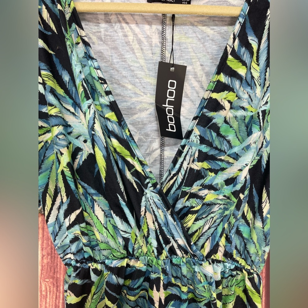 Boohoo green plant palm V-neck surplice romper shorts swimsuit coverup size 6 - Picture 4 of 14